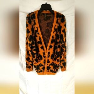 Forever 21 Leporad sweater